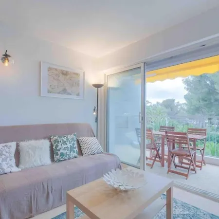 아파트 Spacious With Pool Near The Sea