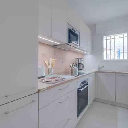 Spacious With Pool Near The Sea *