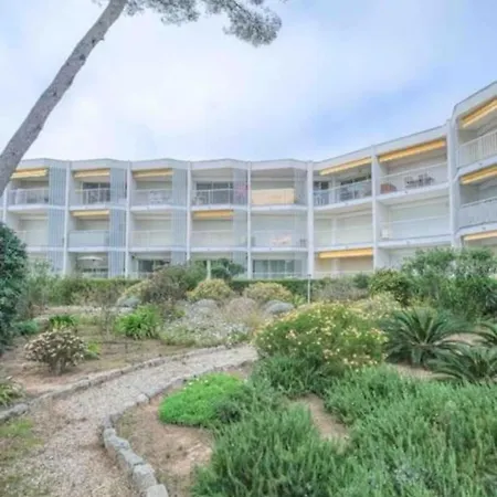 Spacious With Pool Near The Sea Apartment