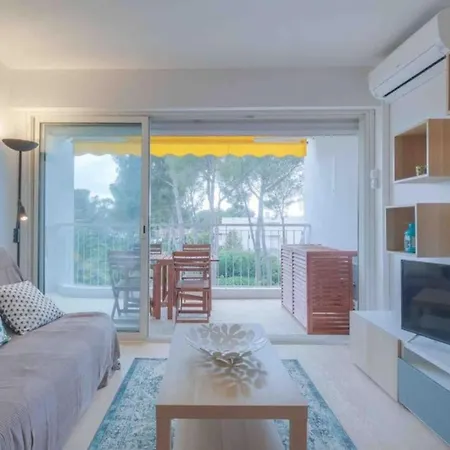 Spacious With Pool Near The Sea * Saint-Raphael (Var)