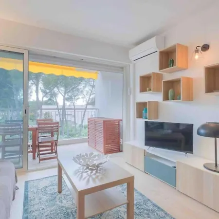 Spacious With Pool Near The Sea Apartment *