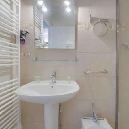 Apartment Spacious With Pool Near The Sea