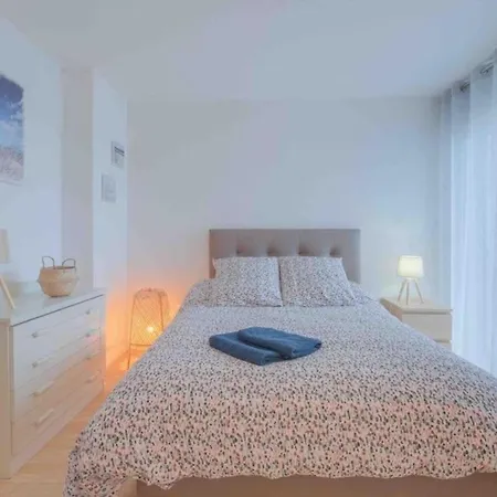 Spacious With Pool Near The Sea Apartment