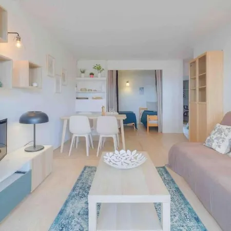 Apartment Spacious With Pool Near The Sea