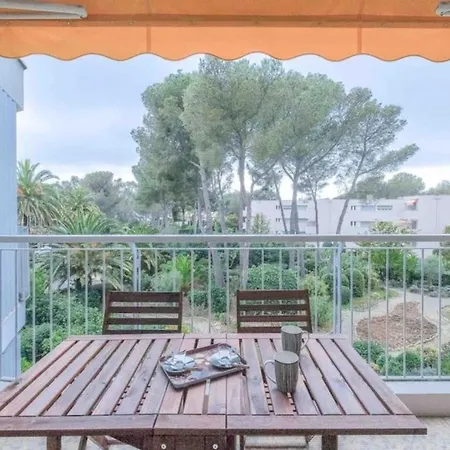 Spacious With Pool Near The Sea Apartment *